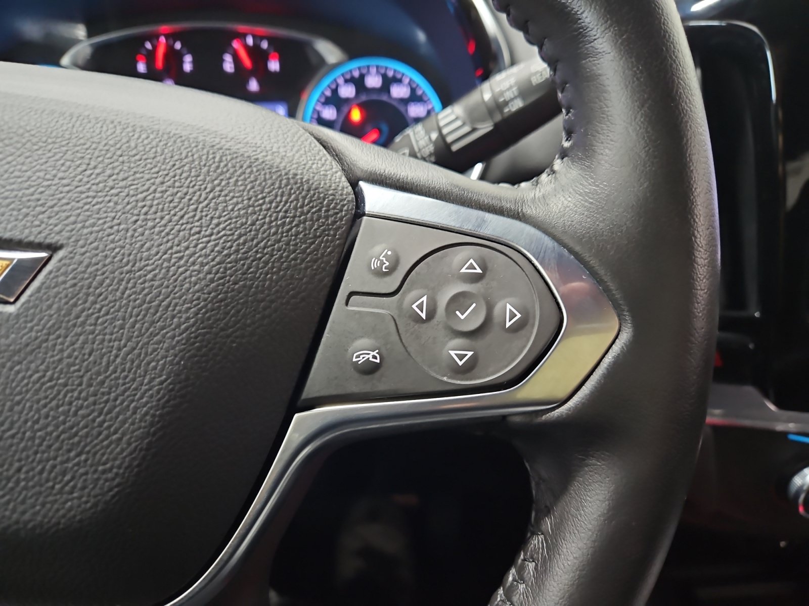 Used 2022 Chevrolet Traverse LT FWD image 23