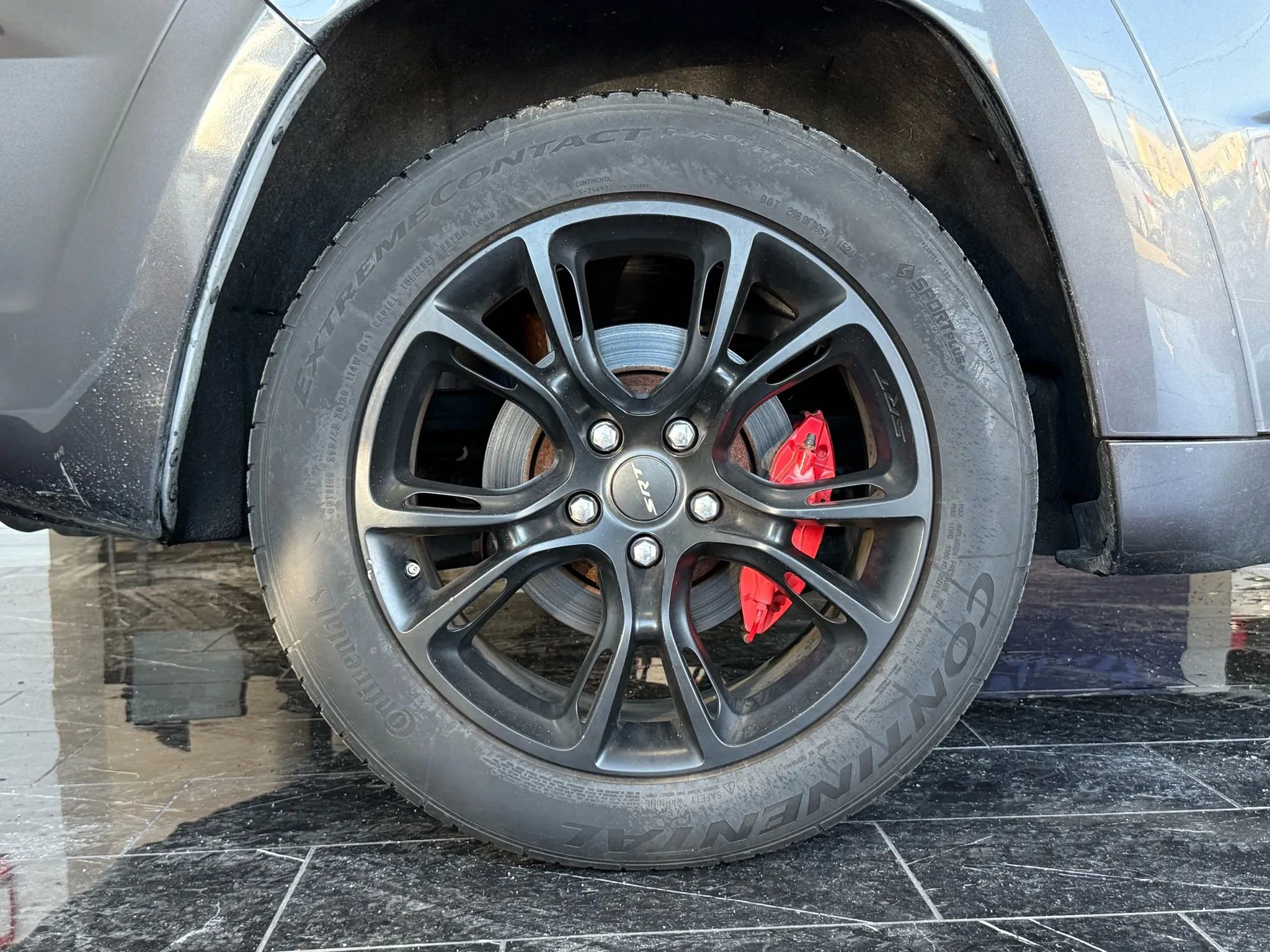 Used 2015 Jeep Grand Cherokee SRT image 28