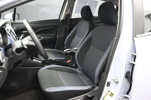 Used 2024 Nissan Versa SV FWD image 5