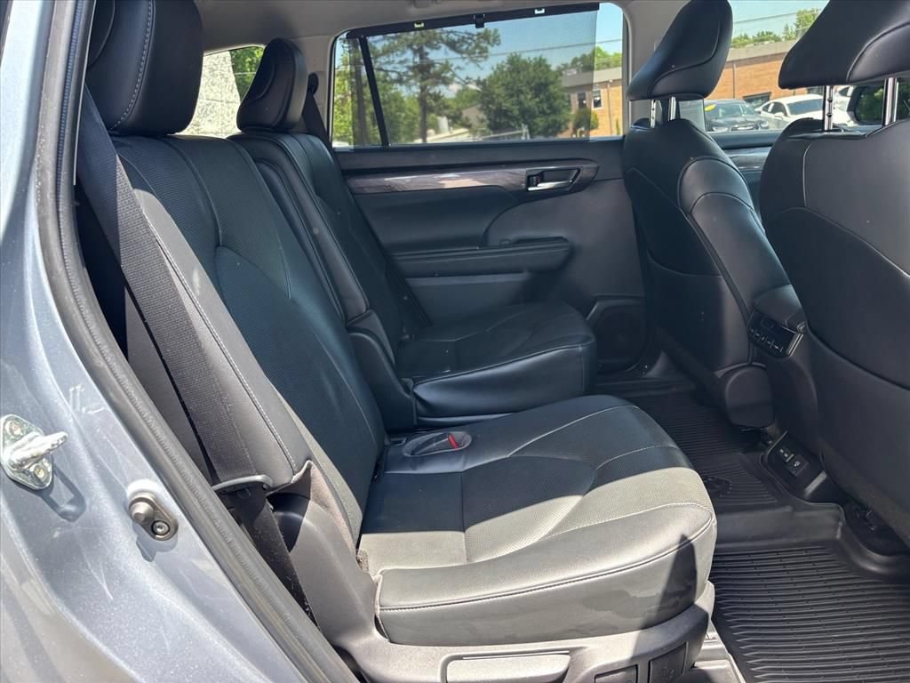 Used 2023 Toyota Highlander Limited AWD/4WD image 13
