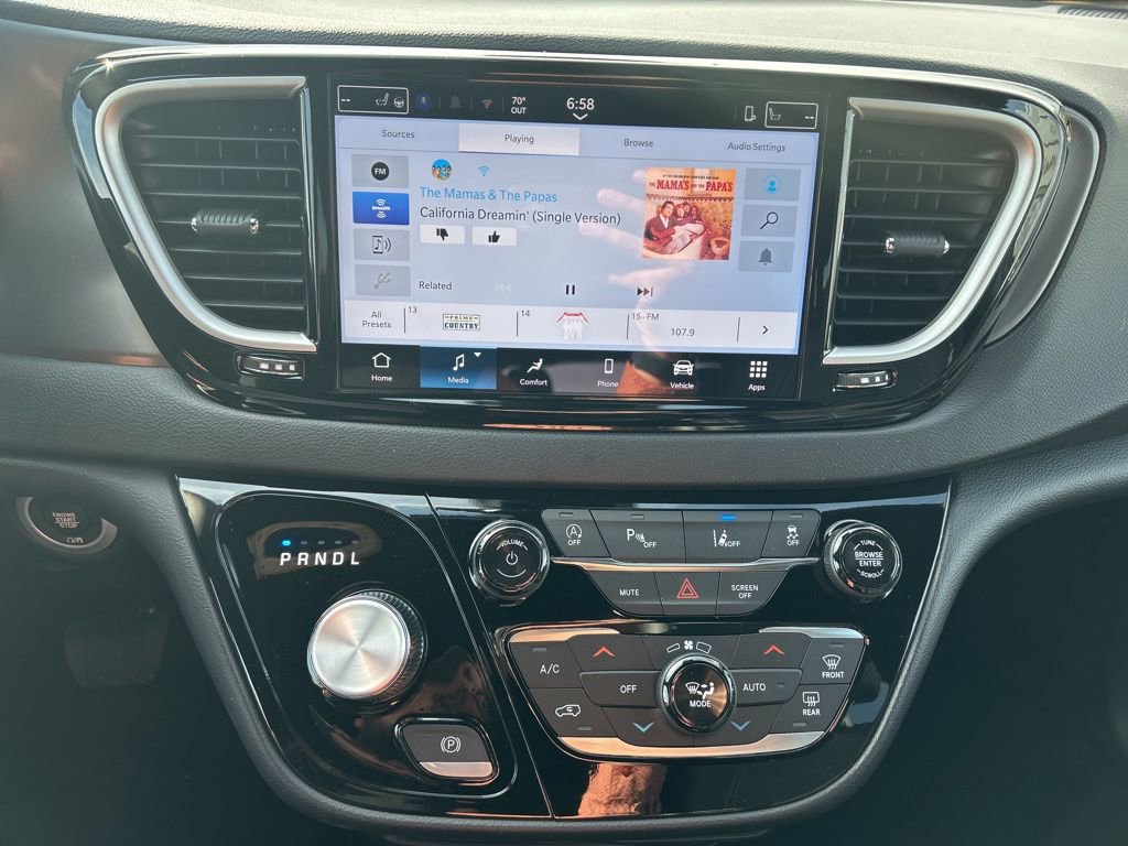 New 2026 Chrysler Voyager LX image 14