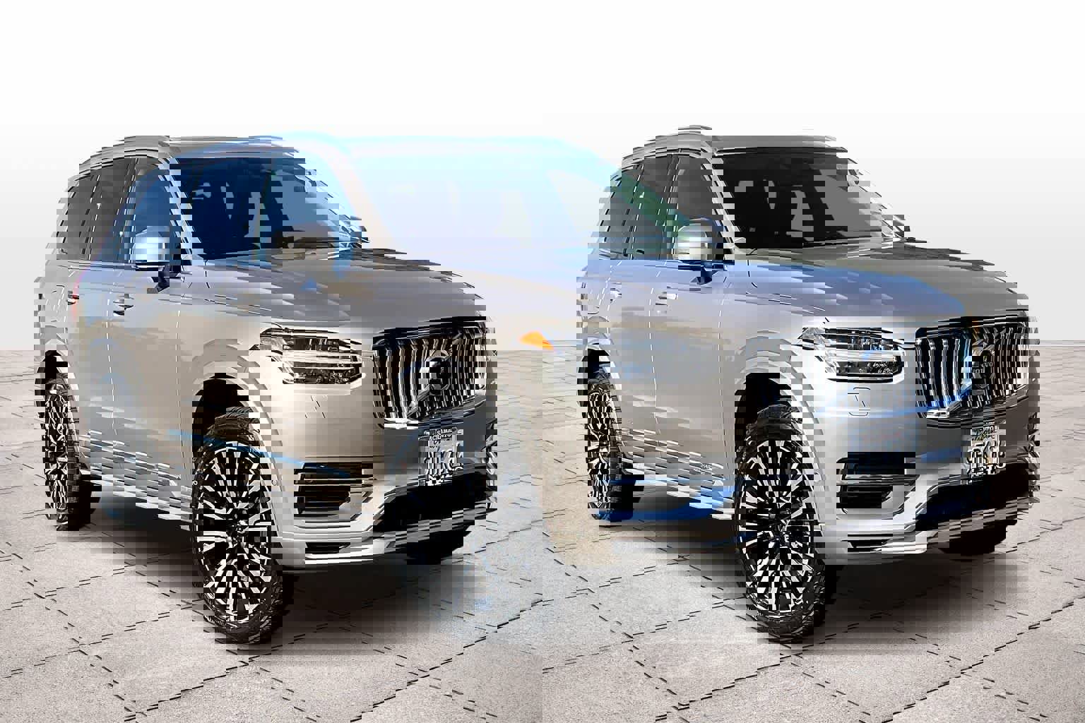 Used 2023 Volvo XC90 T8 Plus w/ Protection Package image 2