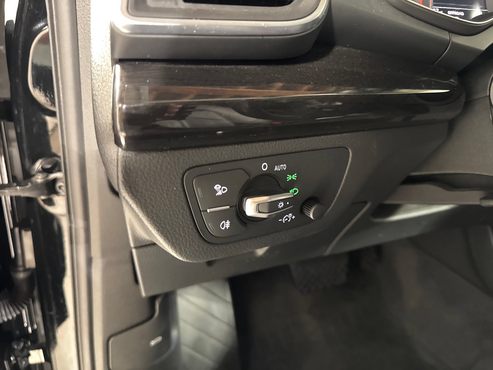 Used 2019 Audi Q5 2.0T Premium w/ Convenience Package AWD/4WD image 18