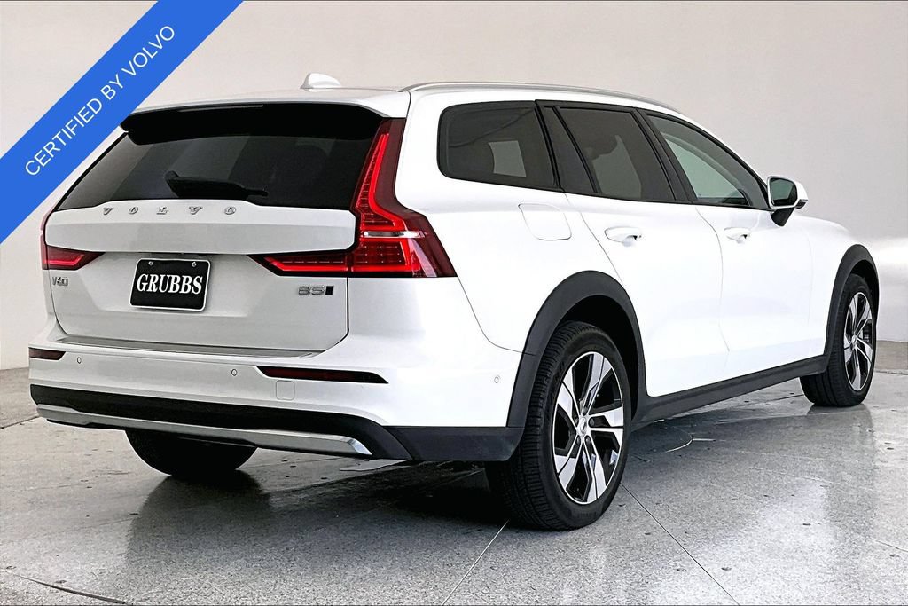 Used 2023 Volvo V60 B5 Cross Country Plus w/ Climate Package AWD/4WD image 2
