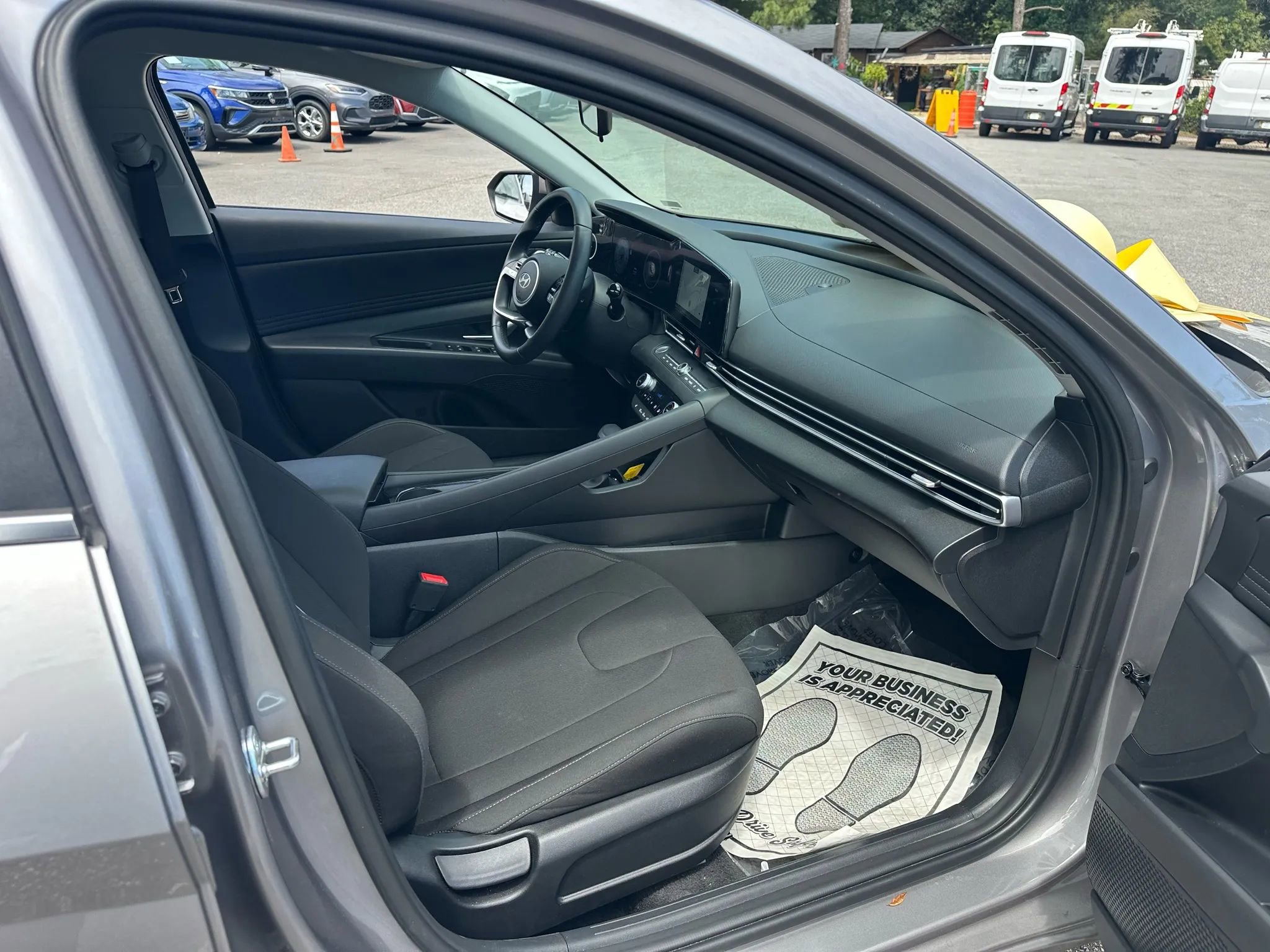 Used 2025 Hyundai Elantra SEL image 17