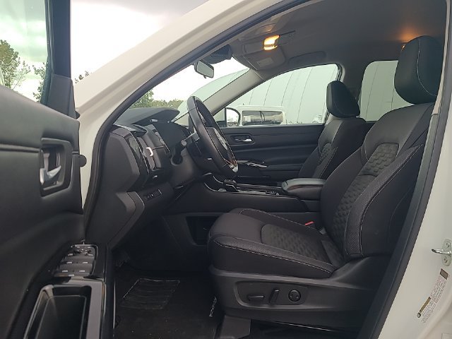 Used 2022 Nissan Pathfinder SV AWD/4WD image 13