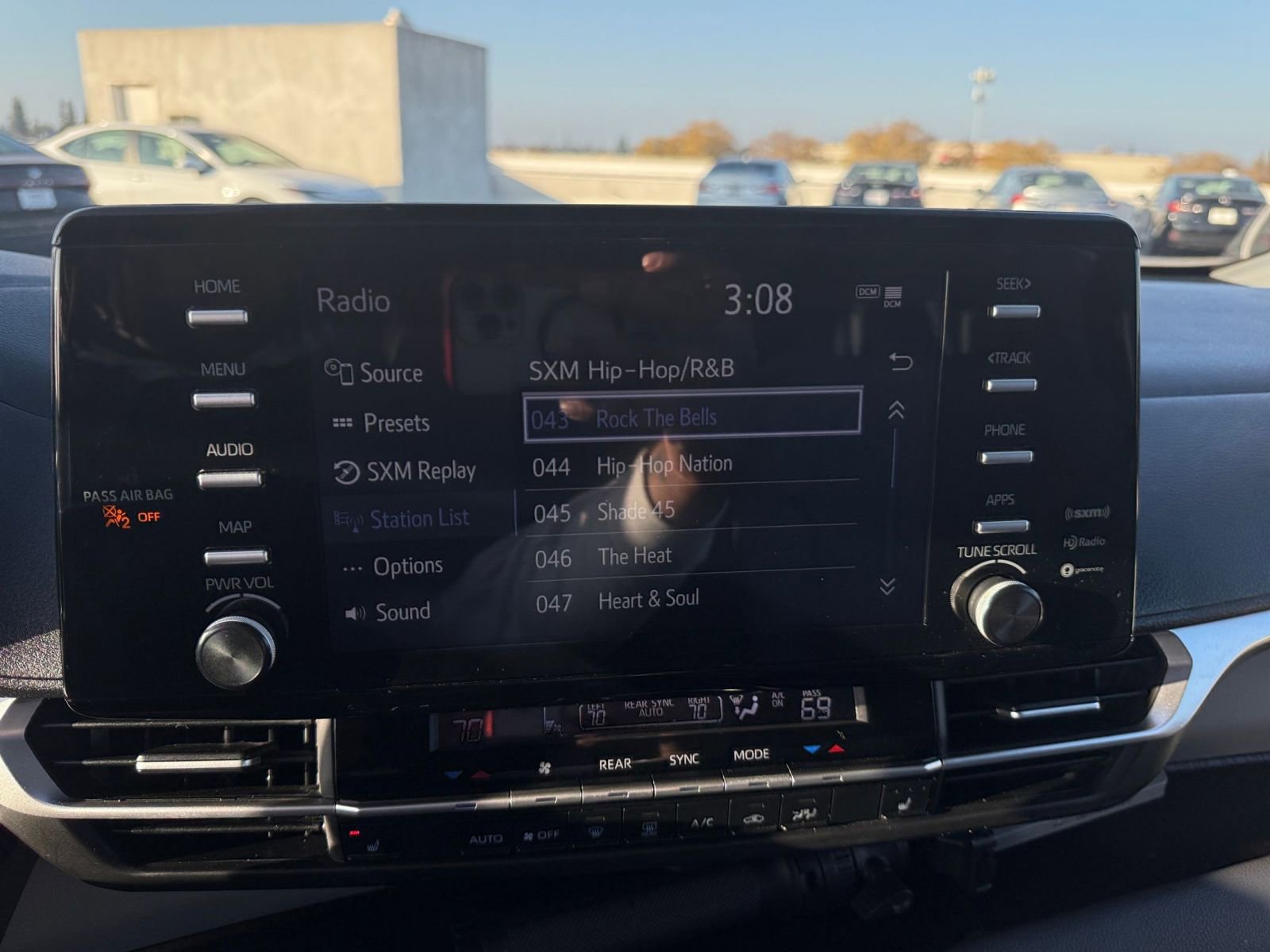 Used 2024 Toyota Sienna XLE image 21