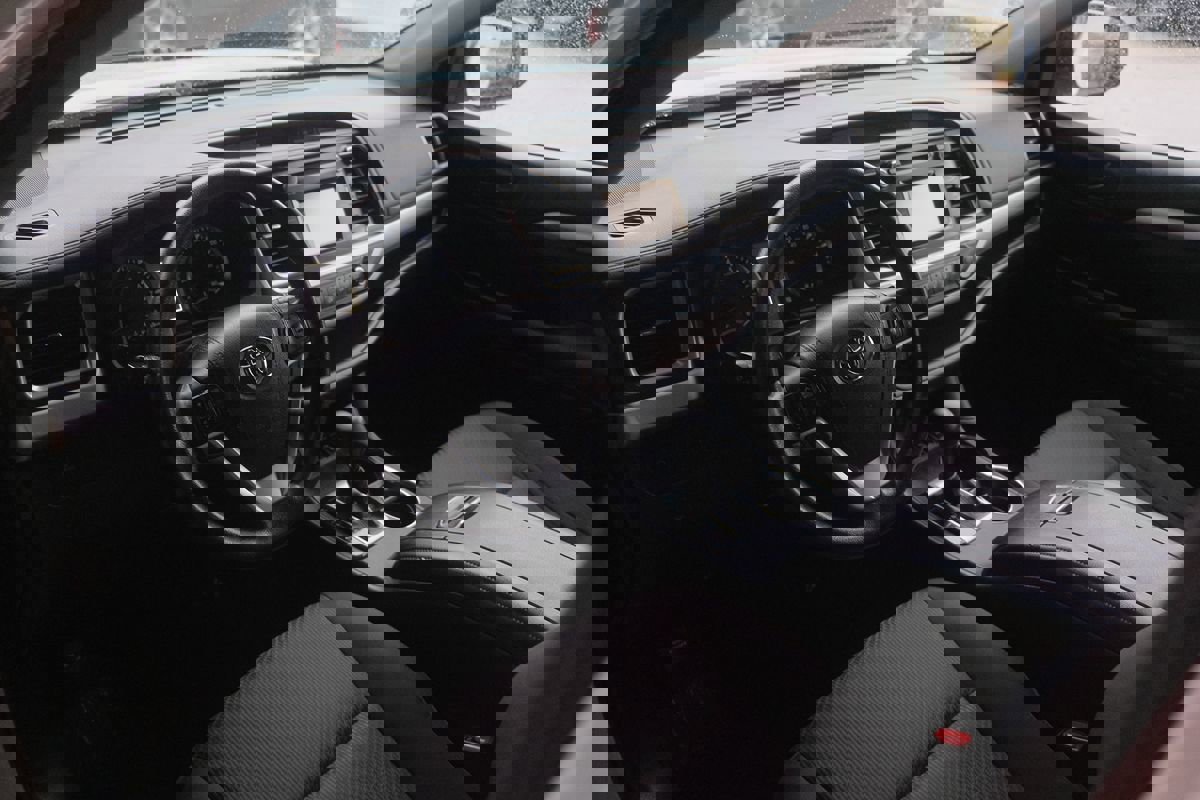 Used 2017 Toyota Highlander LE image 13