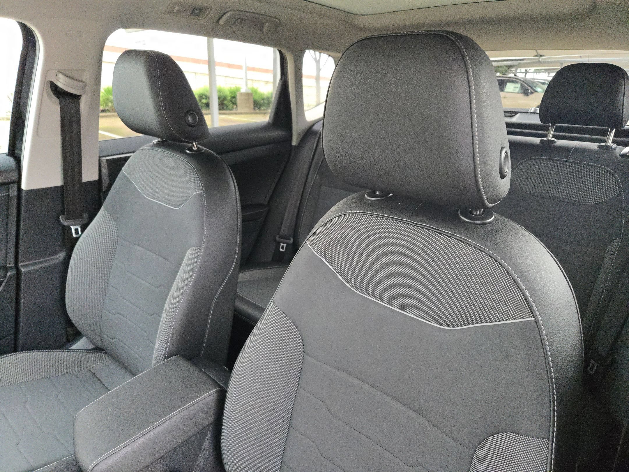 Used 2025 Volkswagen Taos SE FWD image 9