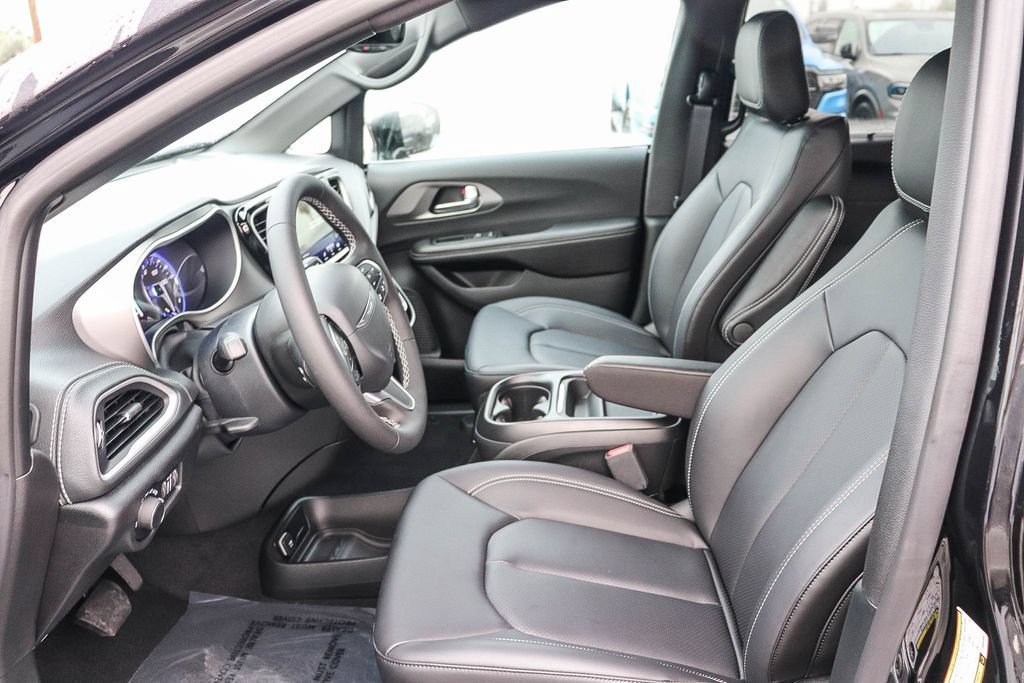 New 2027 Chrysler Pacifica Select FWD image 20
