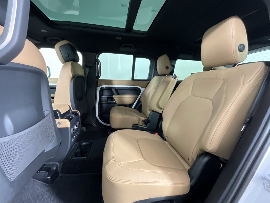 New 2026 Land Rover Defender 130 X-Dynamic SE AWD/4WD image 5