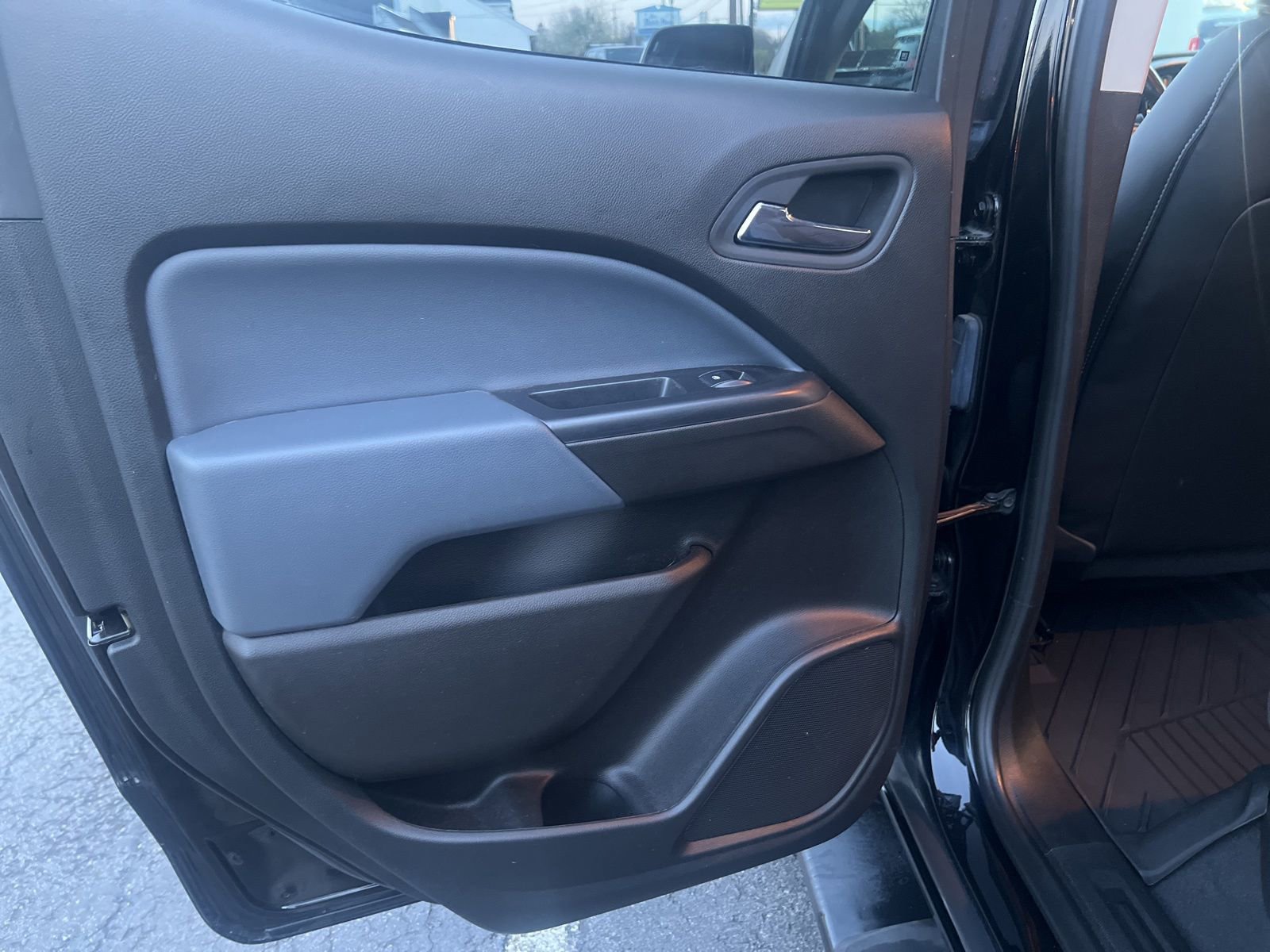 Used 2022 Chevrolet Colorado Z71 w/ Z71 Midnight Edition image 44
