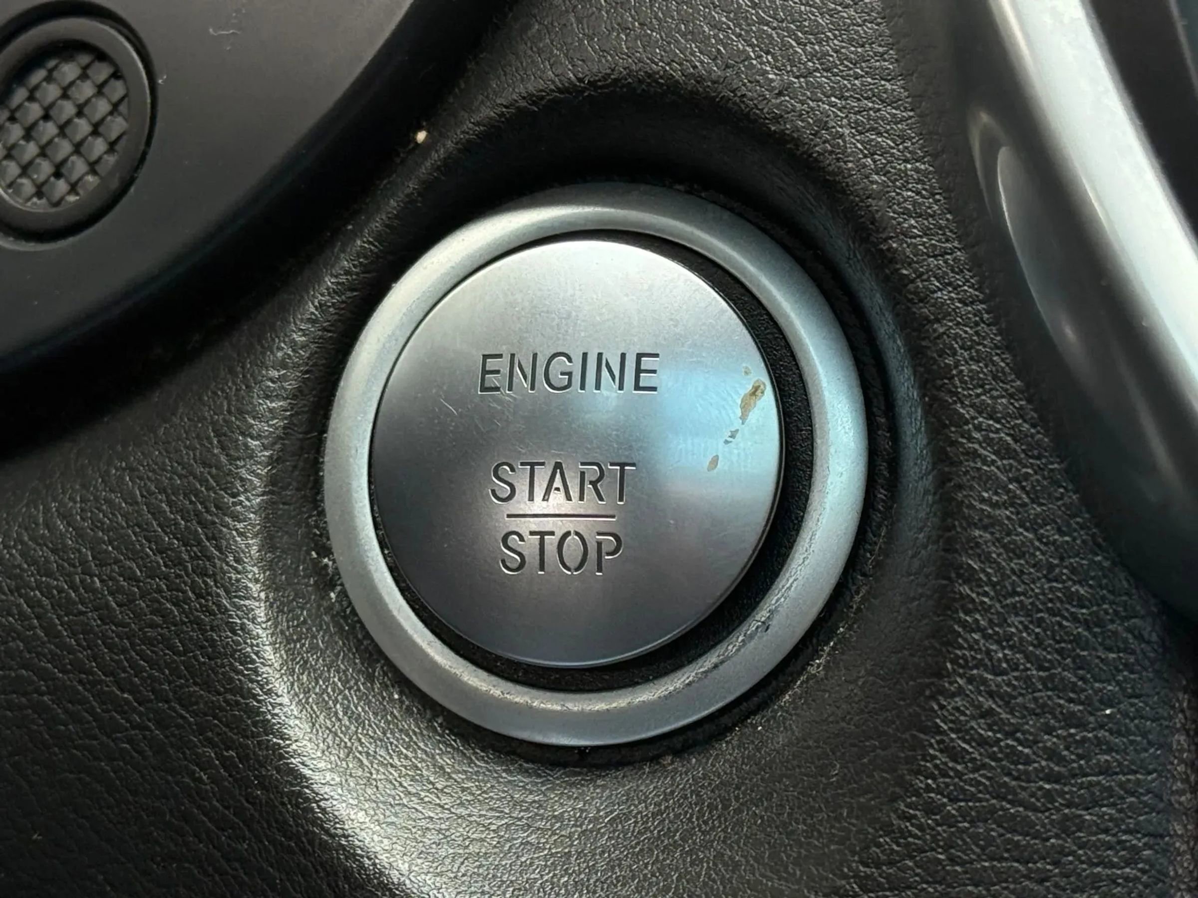 Used 2019 INFINITI QX30 AWD image 23