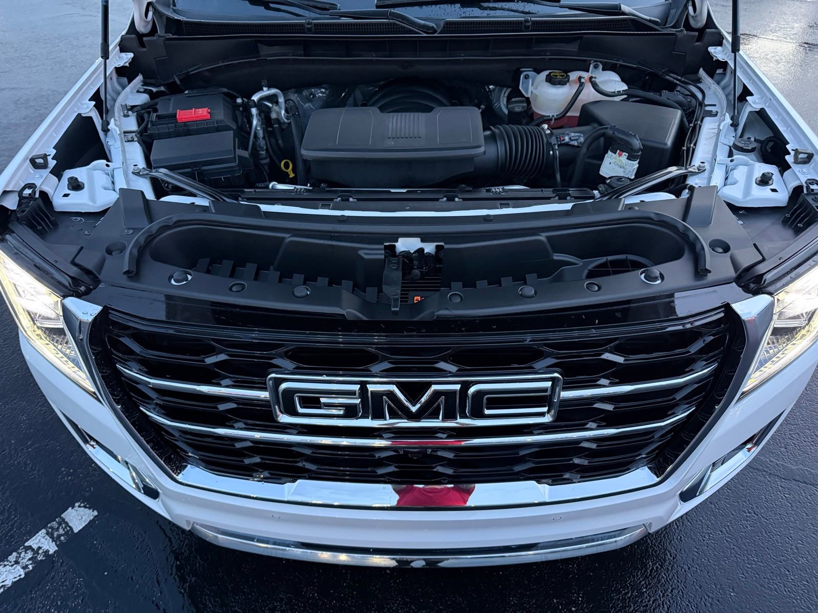 Used 2024 GMC Yukon SLT w/ SLT Luxury Package image 42