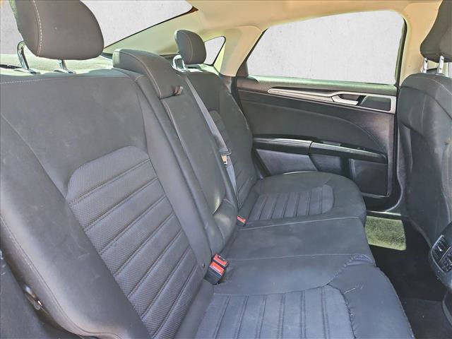 Used 2020 Ford Fusion SE FWD image 25