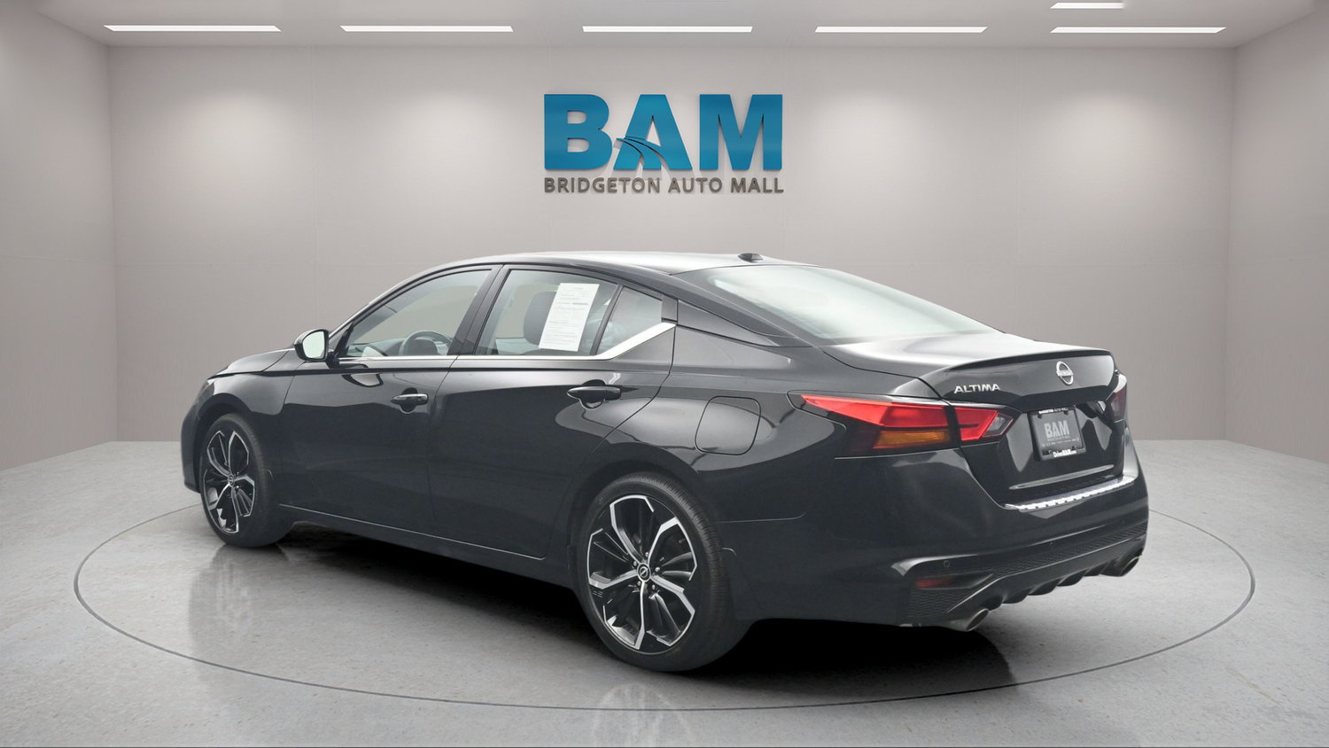 Used 2023 Nissan Altima 2.5 SR FWD image 2