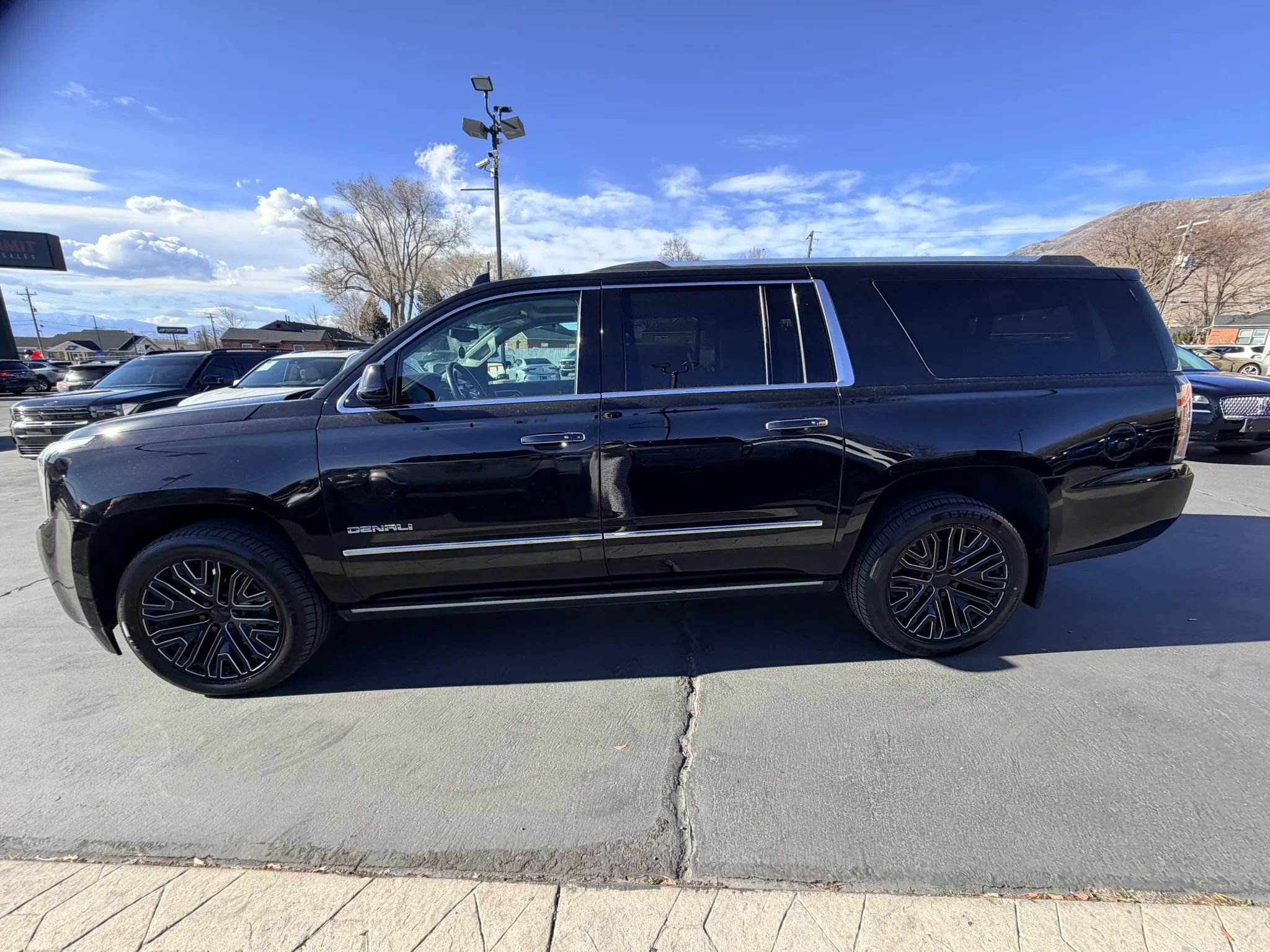 Used 2019 GMC Yukon XL Denali w/ Denali Ultimate Package image 7