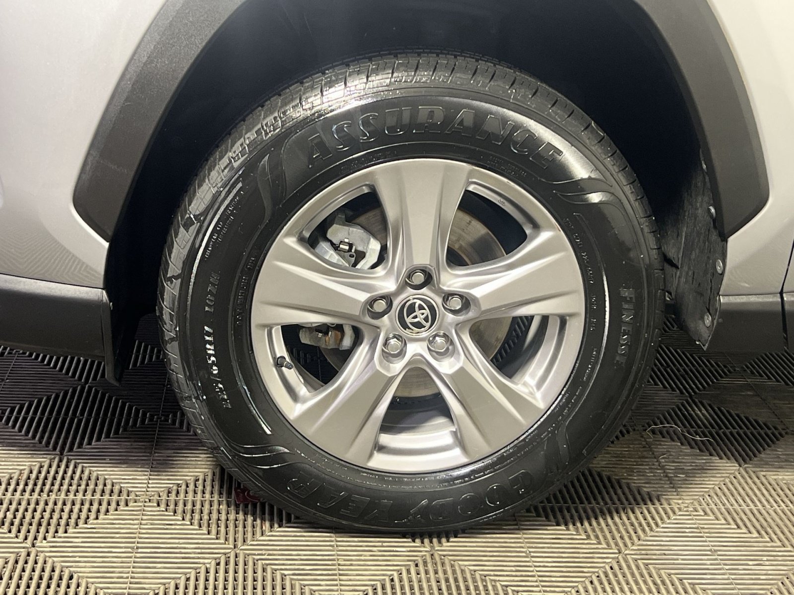 Used 2022 Toyota RAV4 LE AWD/4WD image 13