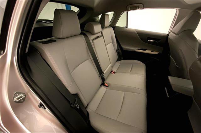 Used 2024 Toyota Venza XLE image 15
