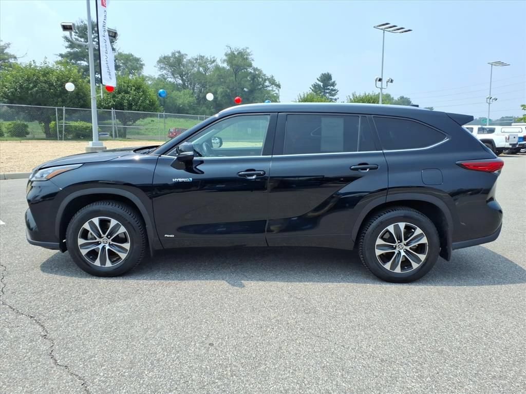 Used 2020 Toyota Highlander XLE AWD/4WD image 8