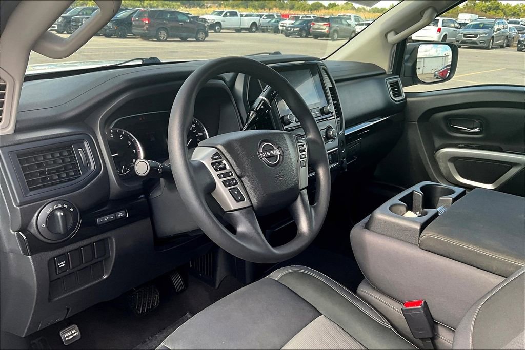 Used 2023 Nissan Titan SV image 16