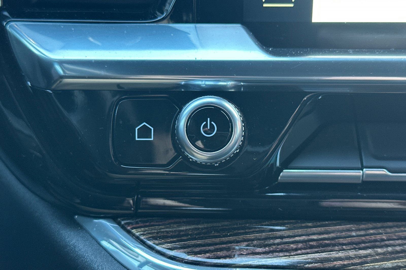 Used 2025 GMC Sierra 1500 Elevation image 31