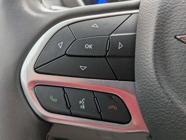 Certified 2023 Chrysler Pacifica Touring-L image 19