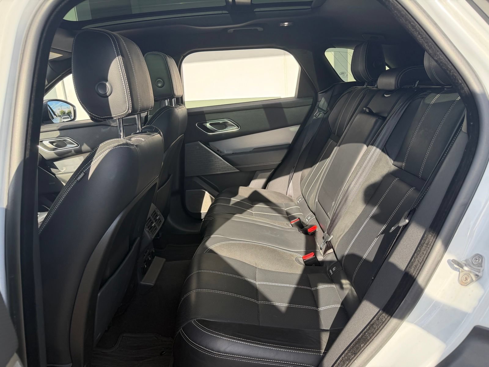 Used 2018 Land Rover Range Rover Velar R-Dynamic SE AWD/4WD image 18