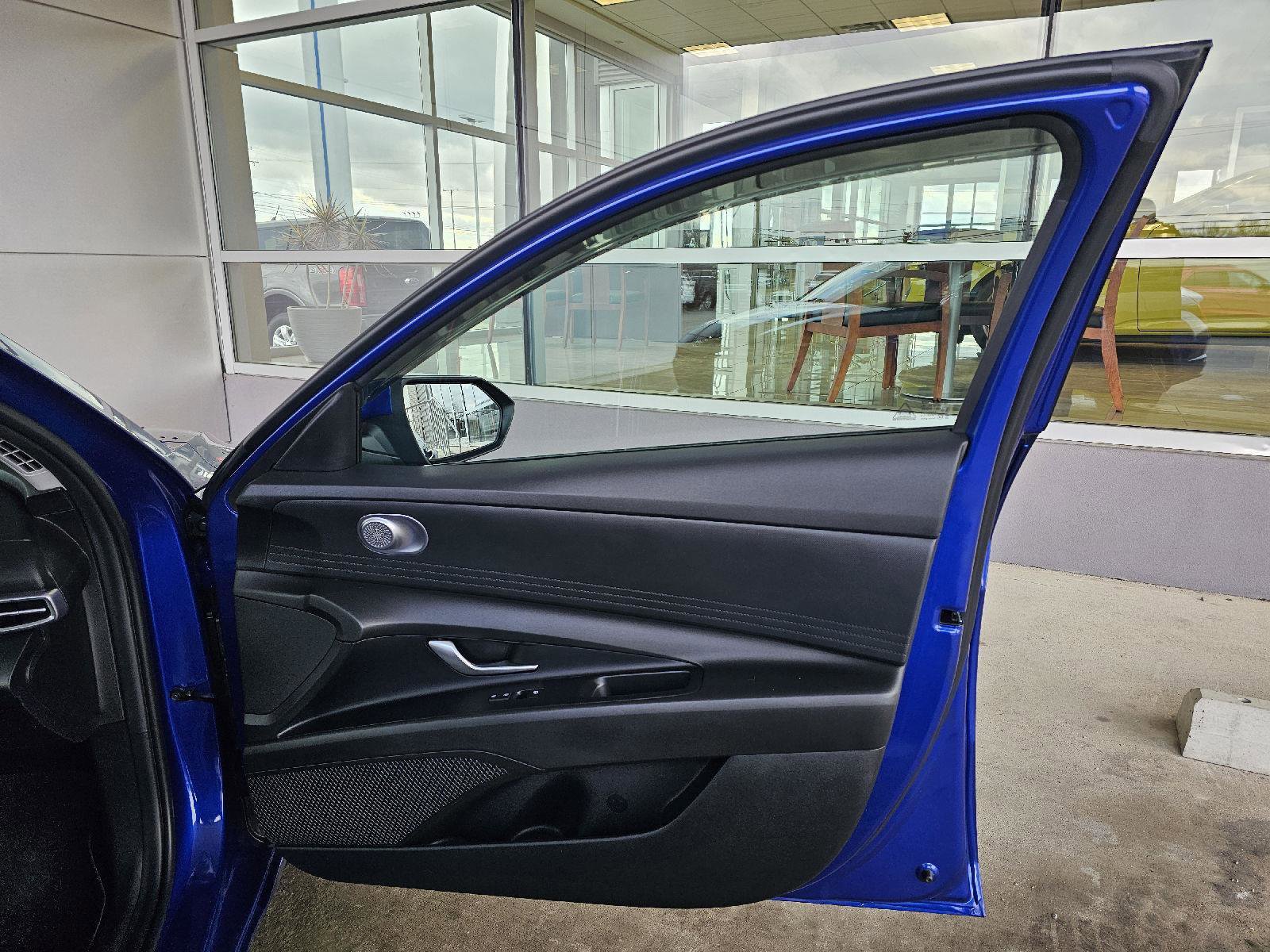 Used 2023 Hyundai Elantra SEL image 12