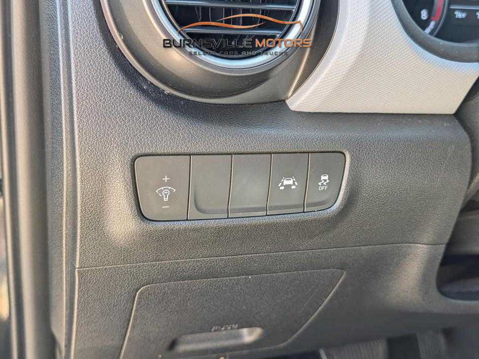 Used 2019 Hyundai Kona SE AWD/4WD image 17