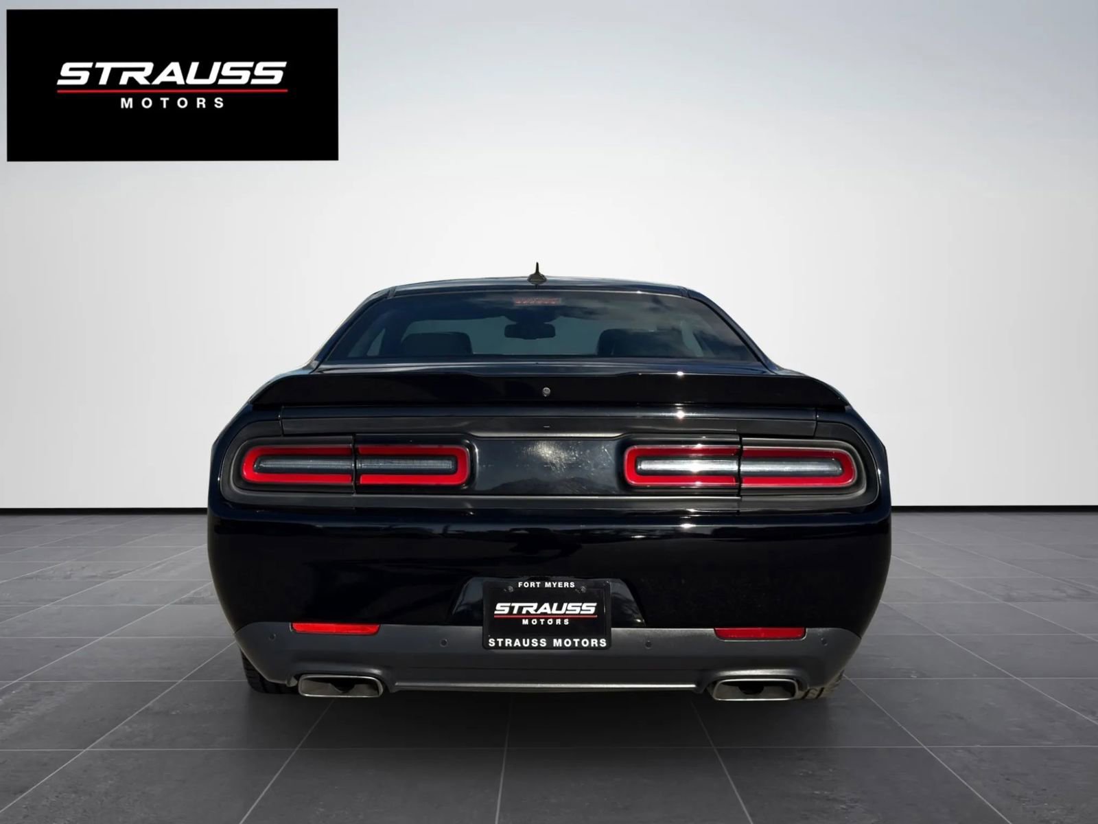 Used 2016 Dodge Challenger SRT w/ Technology Group image 8