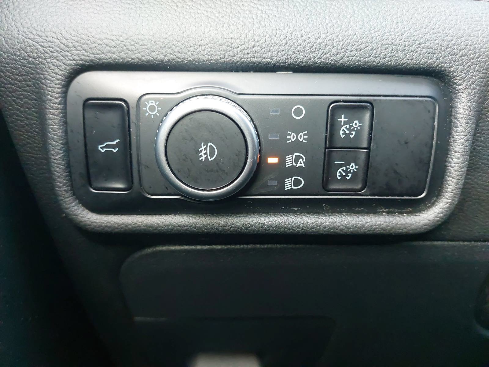 Used 2023 Ford Explorer XLT w/ Equipment Group 202A AWD/4WD image 27