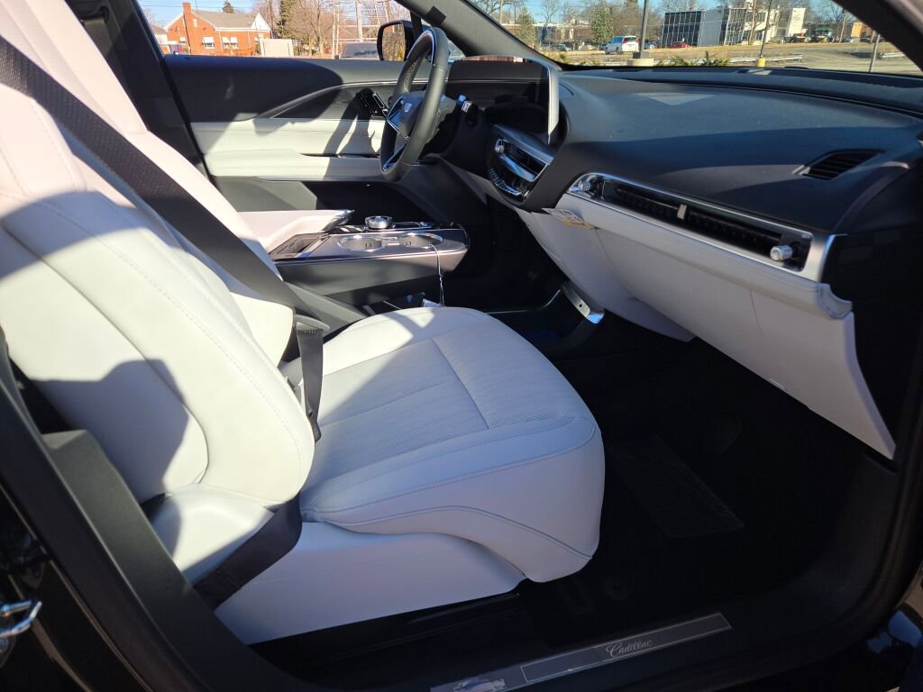 New 2026 Cadillac Lyriq Premium Luxury image 6