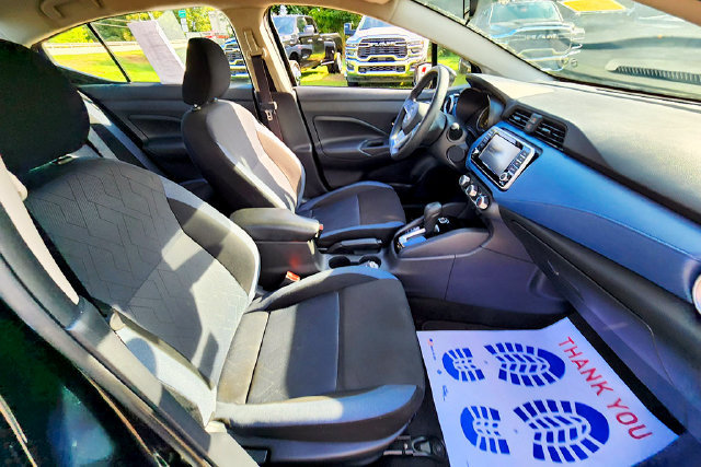 Used 2025 Nissan Versa SV FWD image 24