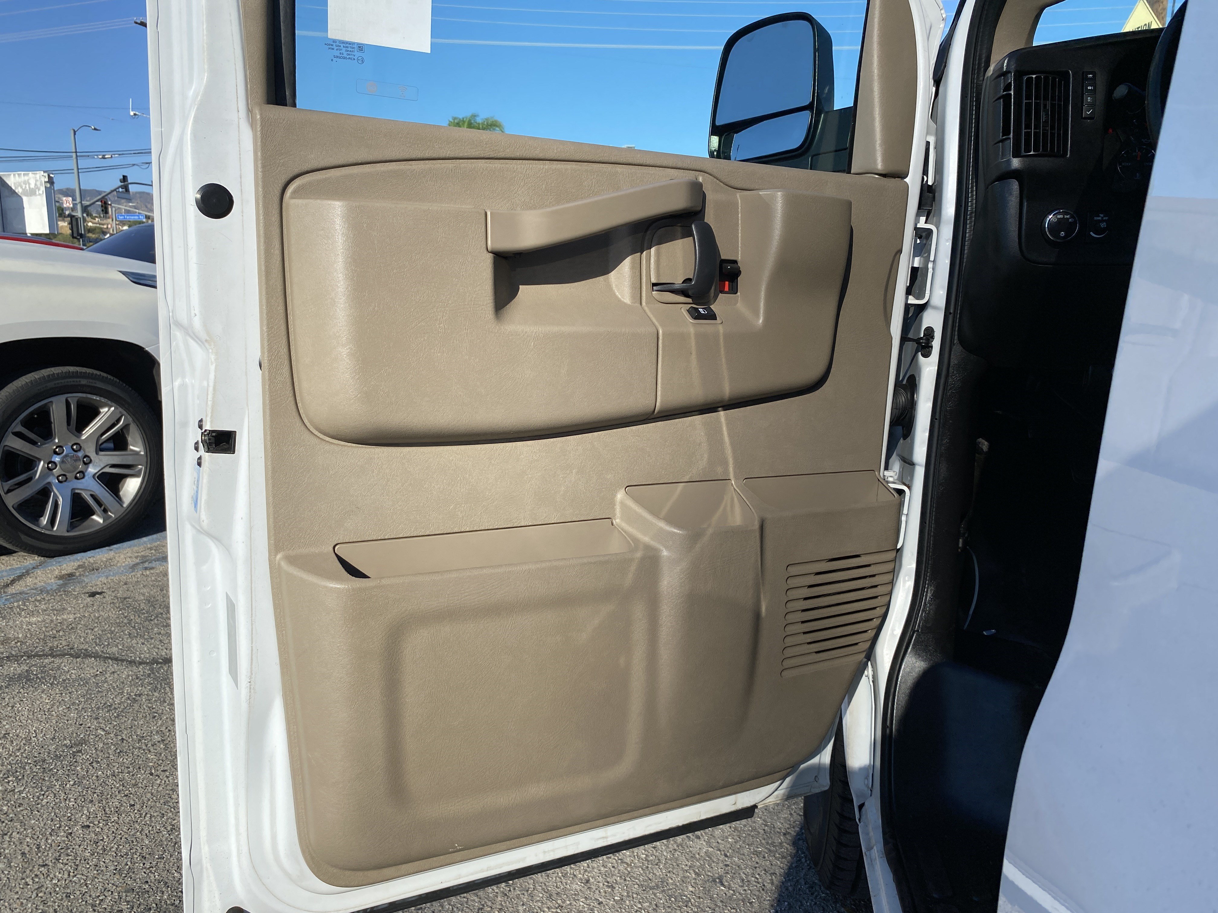 Used 2019 Chevrolet Express 2500 w/ Driver Convenience Package RWD image 15