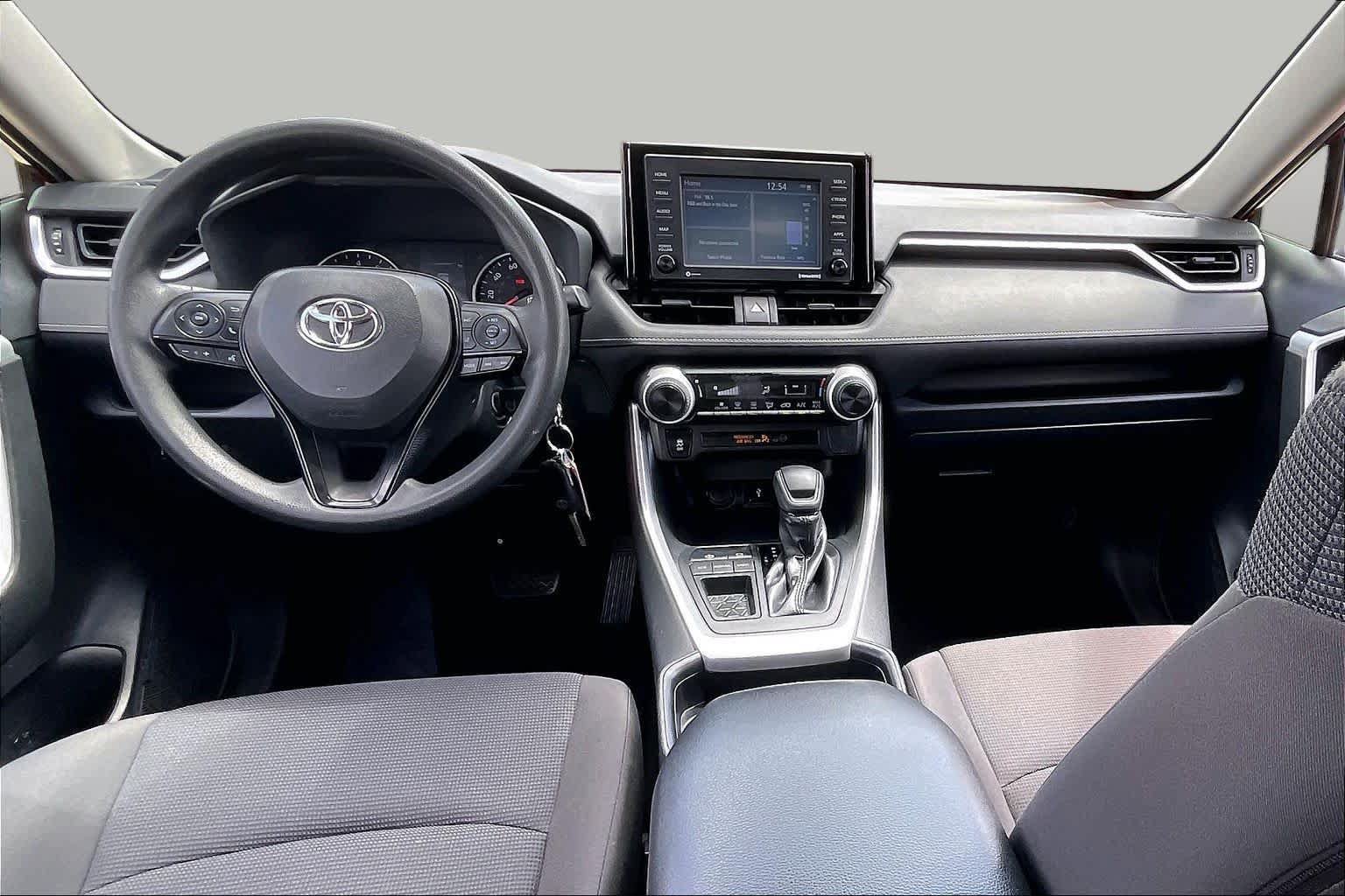 Used 2020 Toyota RAV4 LE FWD image 13