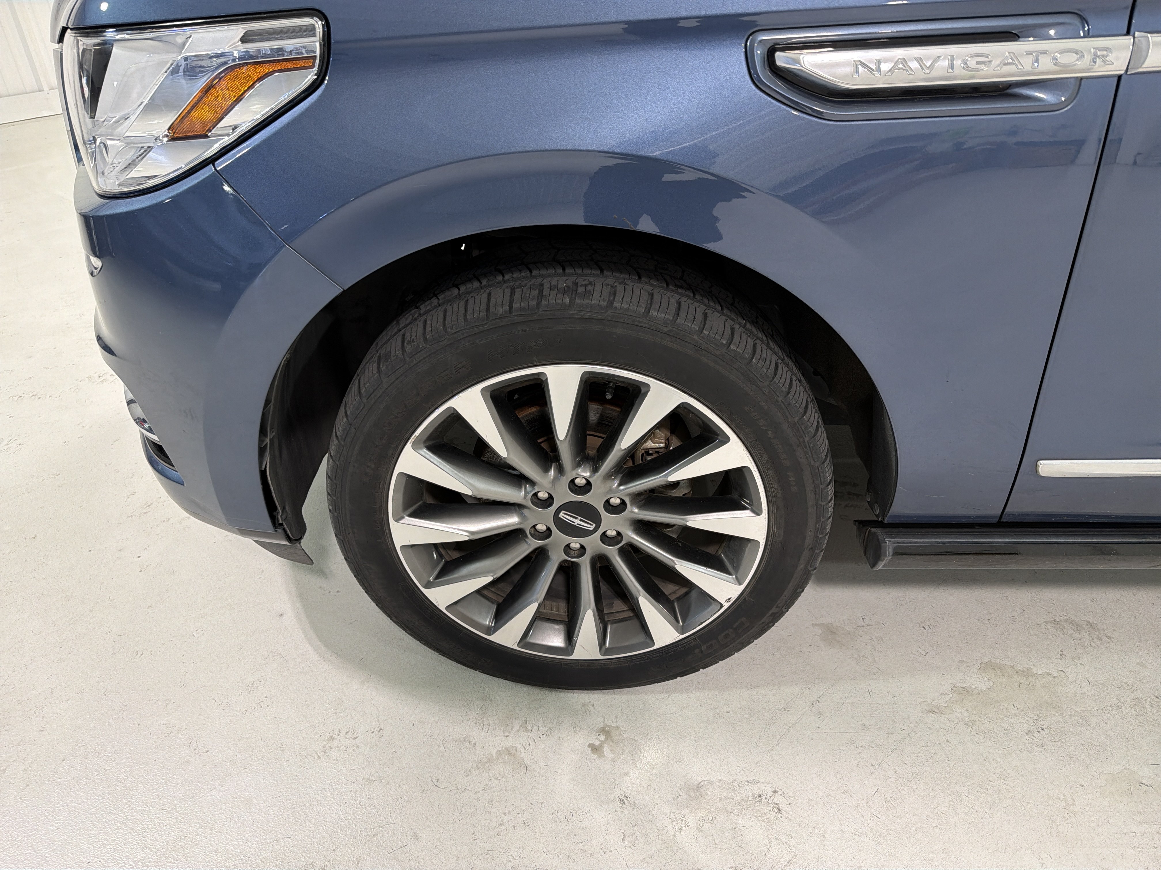 Used 2019 Lincoln Navigator Select RWD image 14