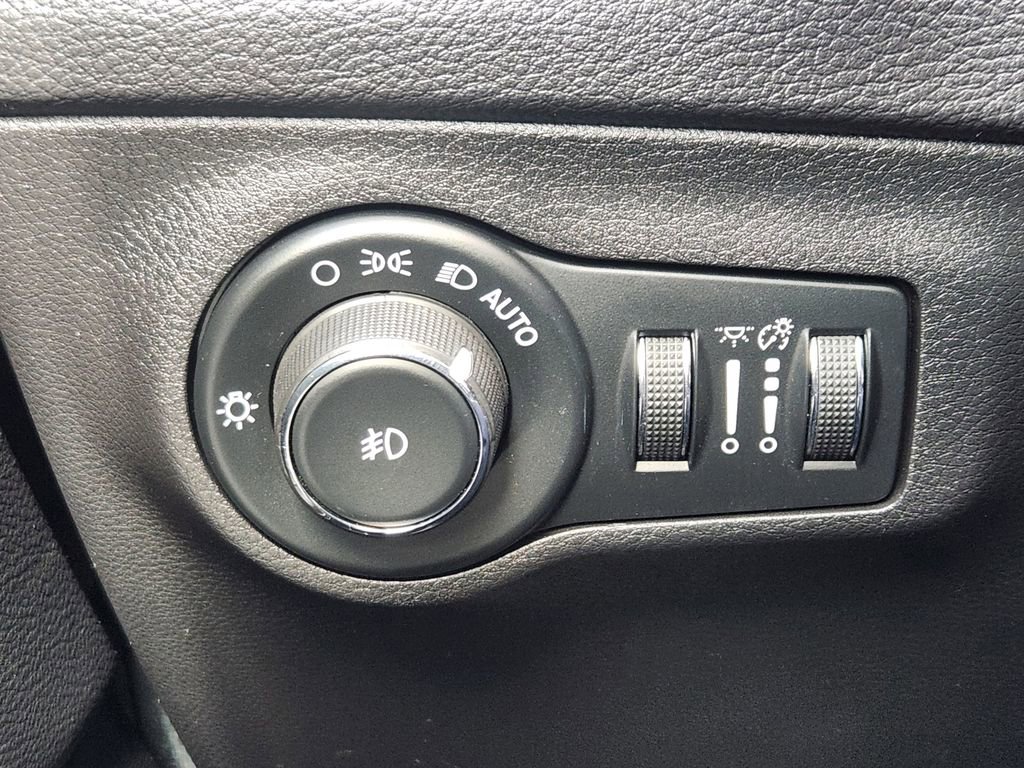 Used 2018 Jeep Compass Latitude w/ Popular Equipment Group image 13