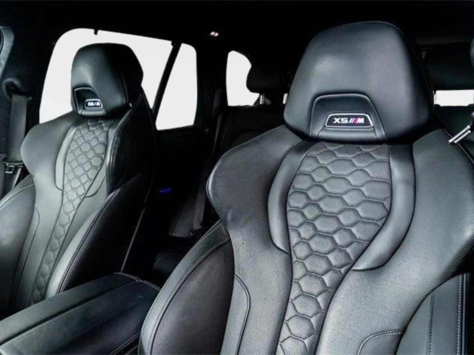 Used 2021 BMW X5 M w/ Executive Package image 3