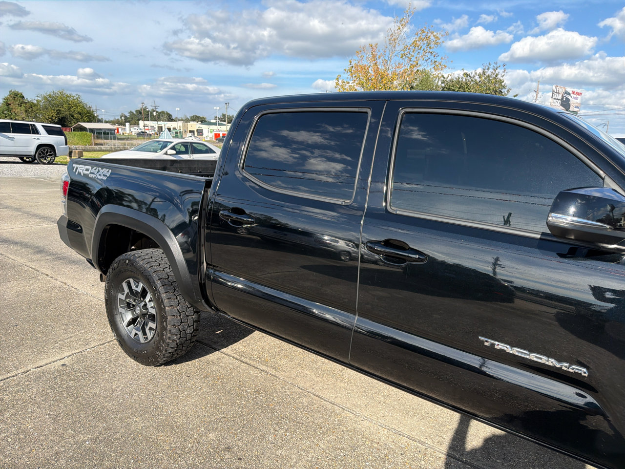 Used 2021 Toyota Tacoma TRD Off-Road w/ Technology Package image 9