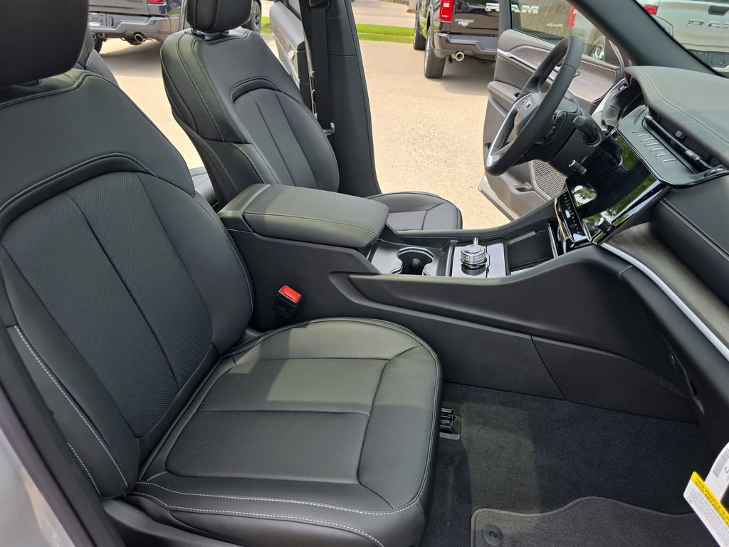New 2026 Jeep Grand Cherokee L Limited AWD/4WD image 10