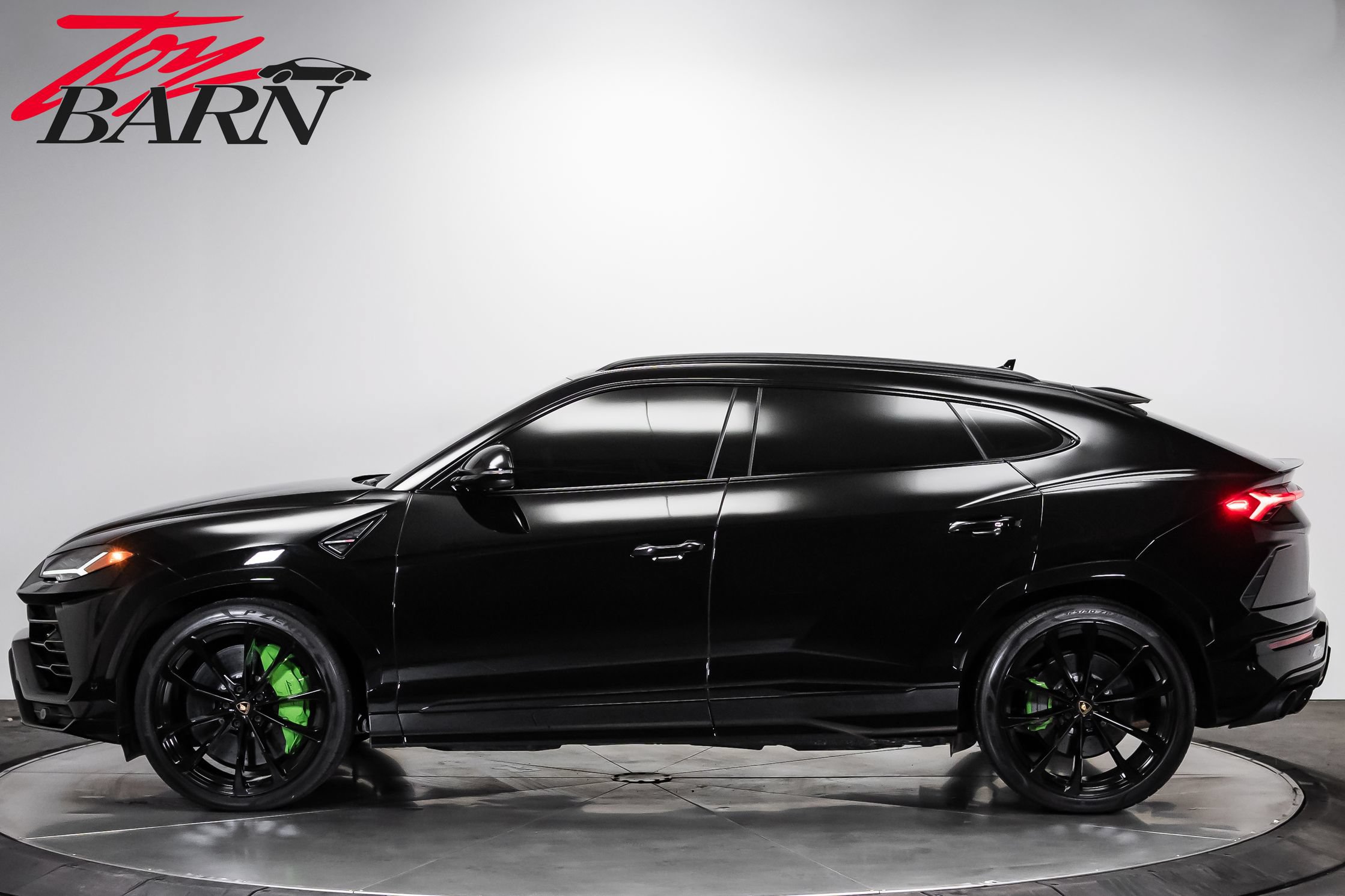 Used 2022 Lamborghini Urus AWD/4WD image 2