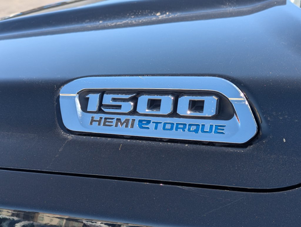 Used 2023 RAM 1500 Laramie AWD/4WD image 15