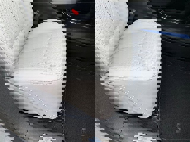 New 2025 Cadillac Lyriq Luxury image 16