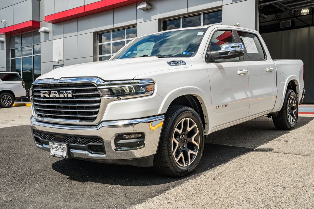 Certified 2025 RAM 1500 Laramie AWD/4WD image 3