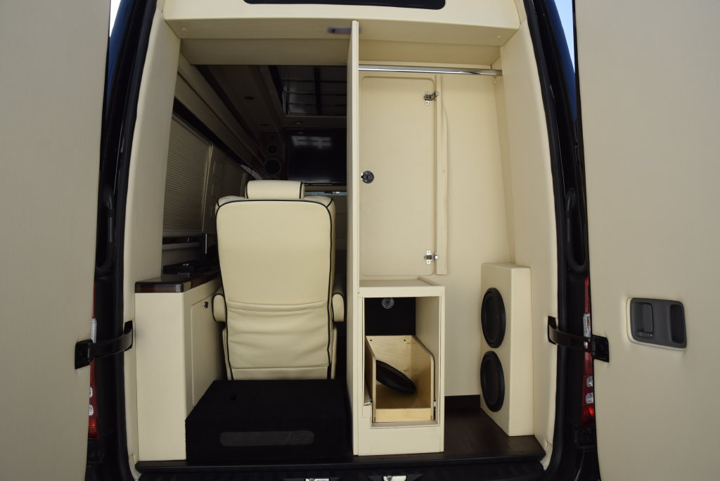 Used 2017 Mercedes-Benz Sprinter 2500 image 47