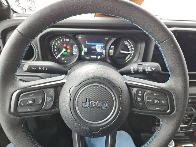 Used 2025 Jeep Wrangler Unlimited Rubicon 4xe w/ Convenience Group image 21