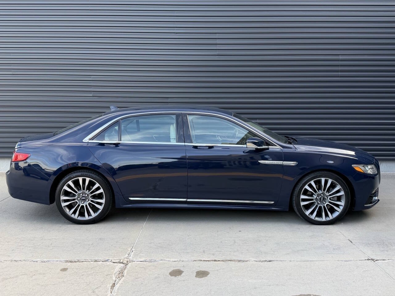 Used 2018 Lincoln Continental Reserve w/ Continental Climate Package AWD/4WD image 11