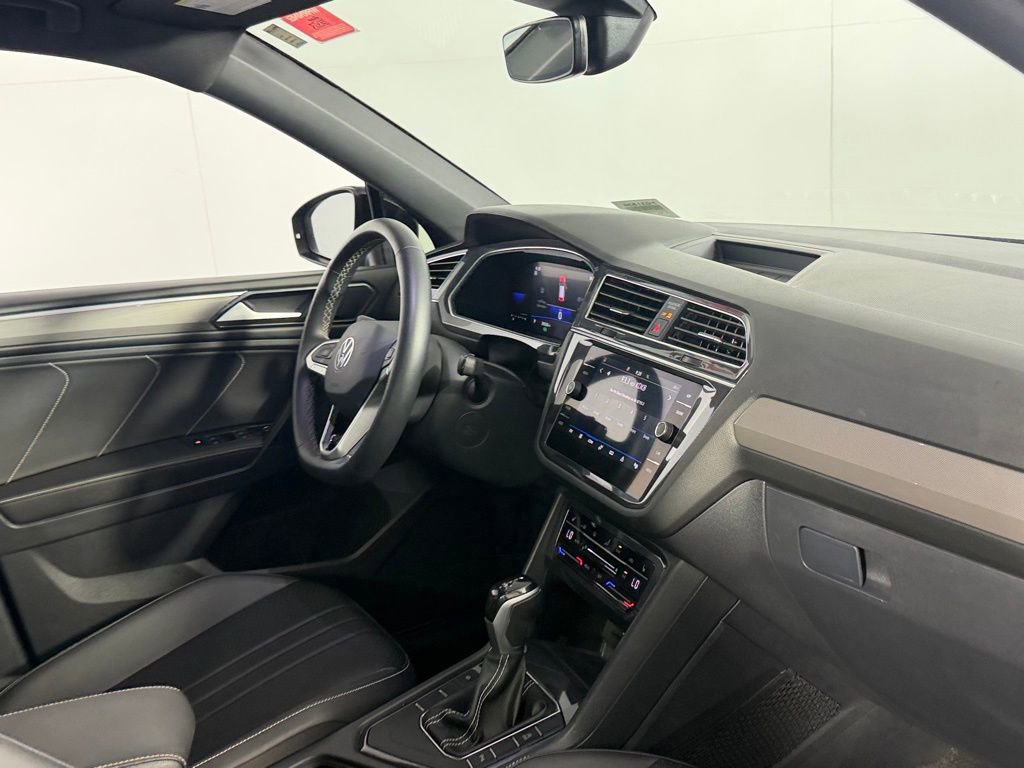 Used 2023 Volkswagen Tiguan SE R-Line FWD image 27