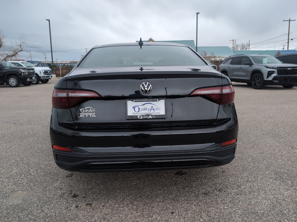 Used 2024 Volkswagen Jetta Sport FWD image 3